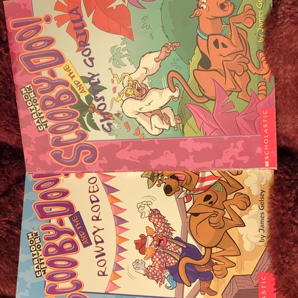Scooby-Doo! Book Bundle of 8 Mysteries Plus bonus book of Student World Records! - Picture 13 of 16